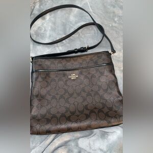 Brown coach bag little dirty on the inside lightly used.